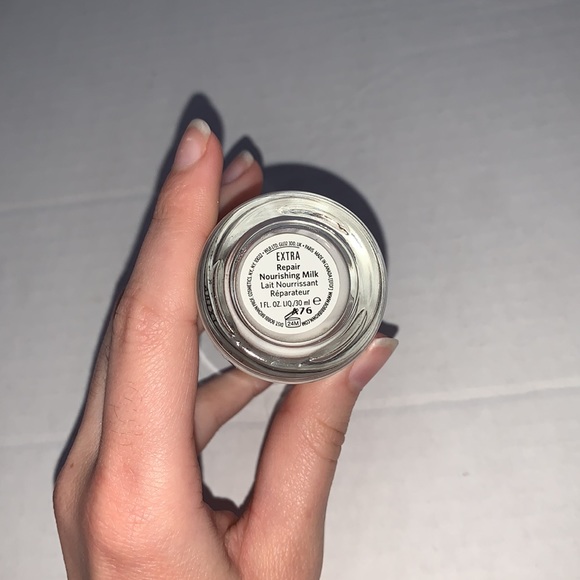 Bobbi Brown | Nourishing Milk - Picture 7 of 11